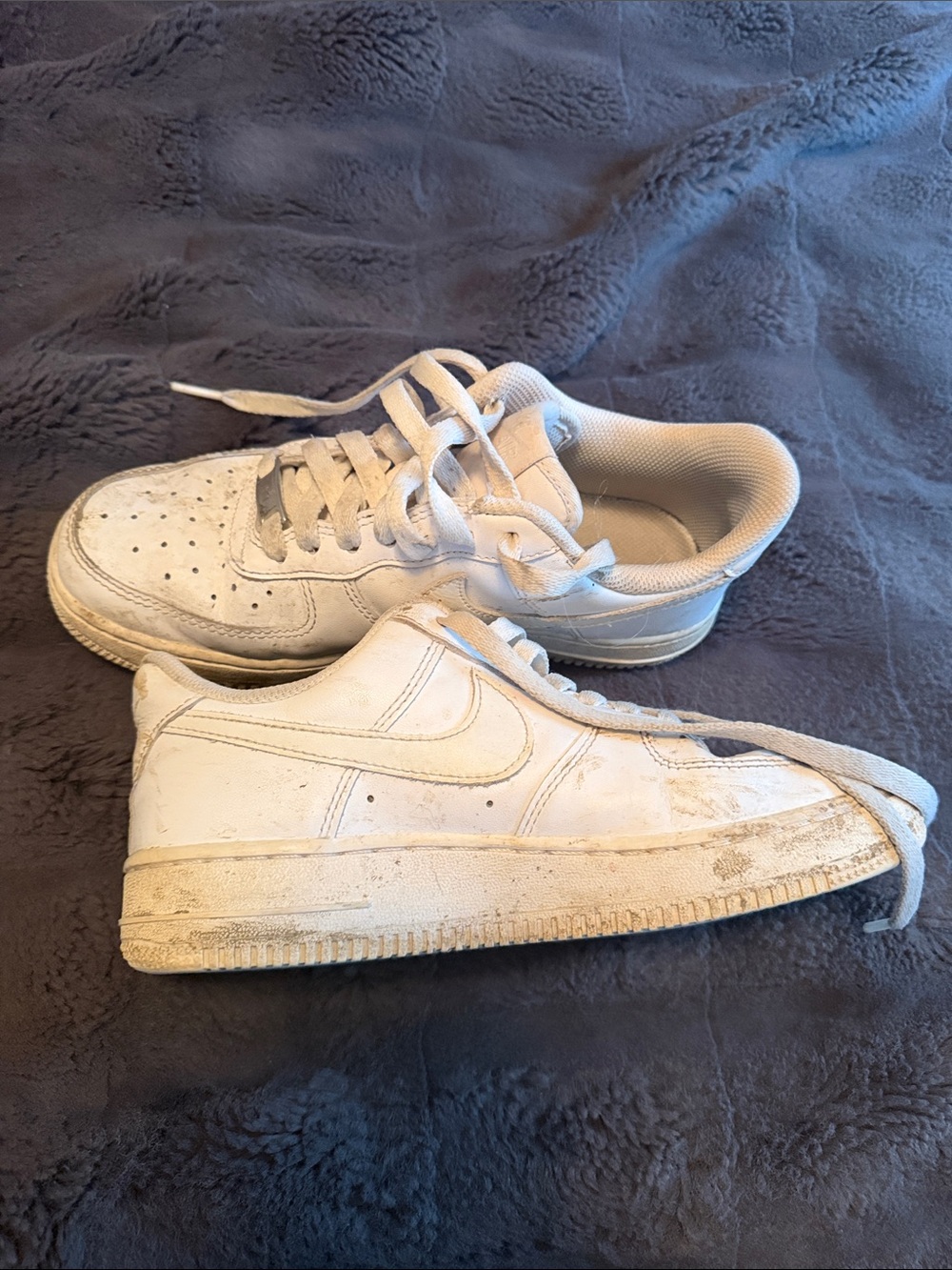 Womens White Low-Top Athletic Sneakers - Classic Style